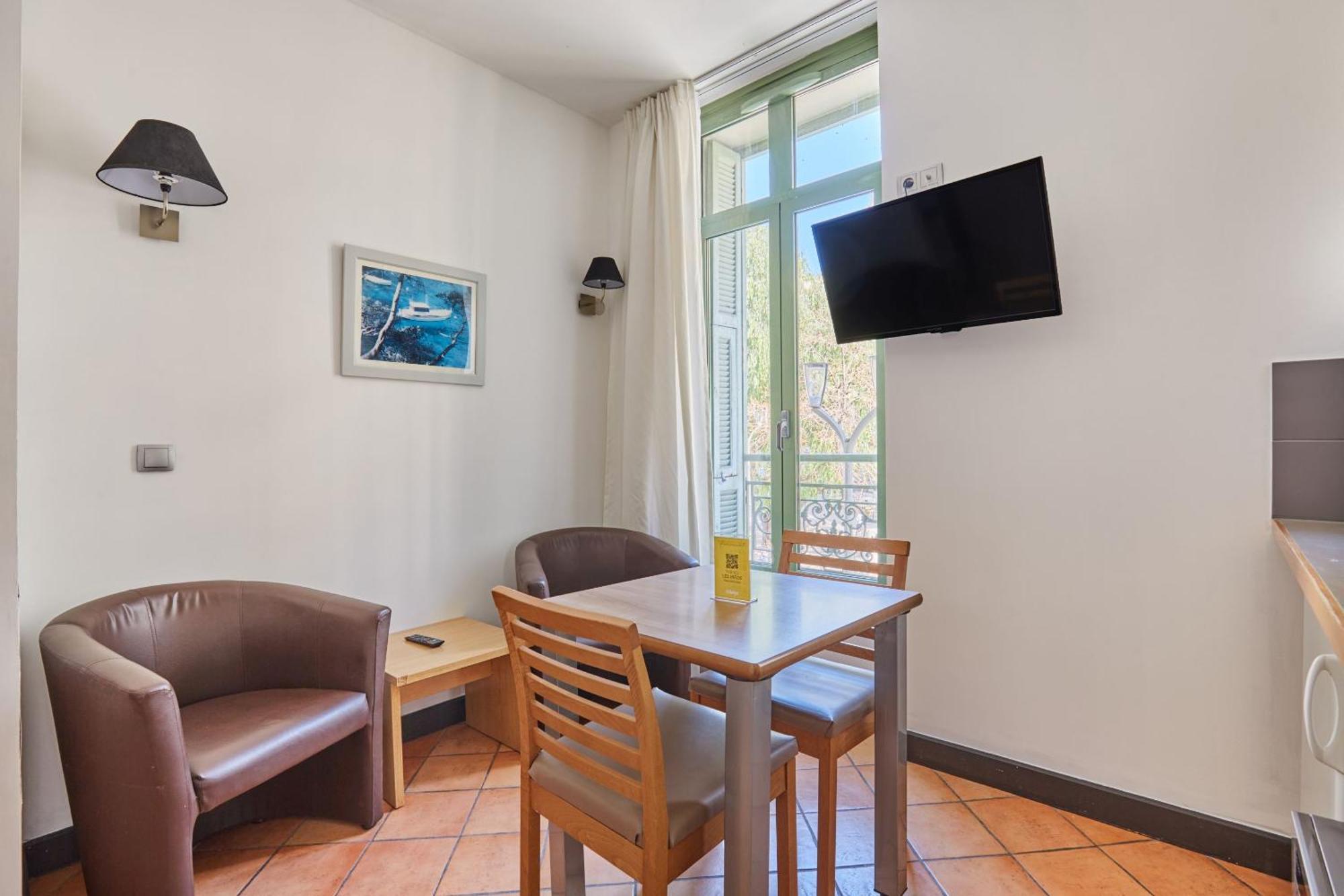 One-Bedroom Apartment,1758528976:JPEG
